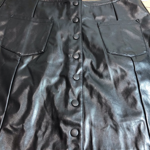 Pleather mini skirt by Sadie Robertson - Picture 4 of 9